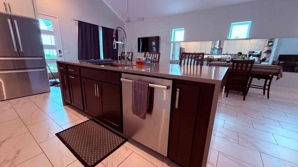 Building Photo - 12858 Salk Way