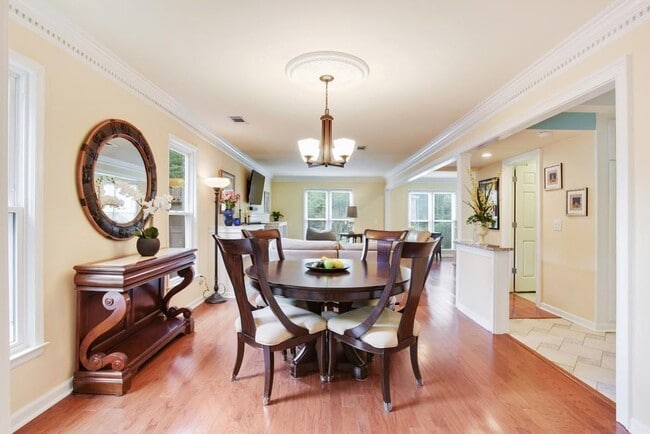 Building Photo - 8900 Carroll Manor Dr