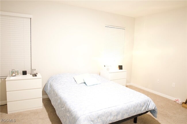 Building Photo - 413 SE 4th St