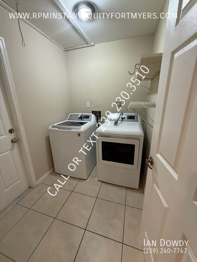 Building Photo - 3024 Santa Barbara Blvd