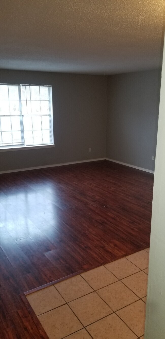 Building Photo - 1307-09 Halcomb ln