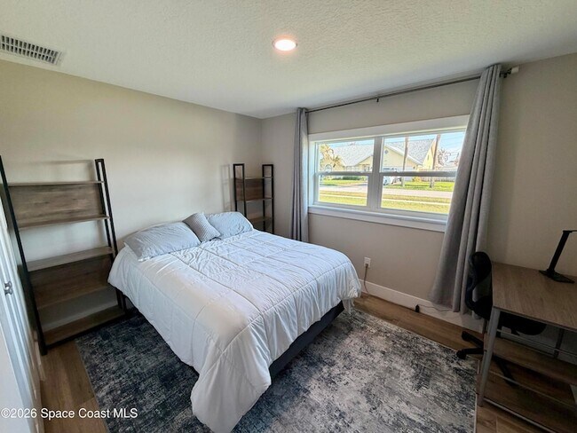 Building Photo - 140 Norwood Ave