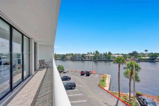 Building Photo - 20515 E Country Club Dr