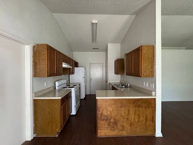 Building Photo - 2505 Windmill Dr