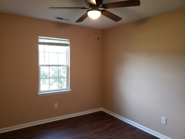 Building Photo - 3 bedroom/2 bath home Sneads Ferry