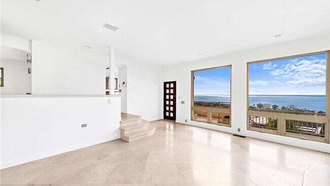 Building Photo - 1060 Skyline Dr