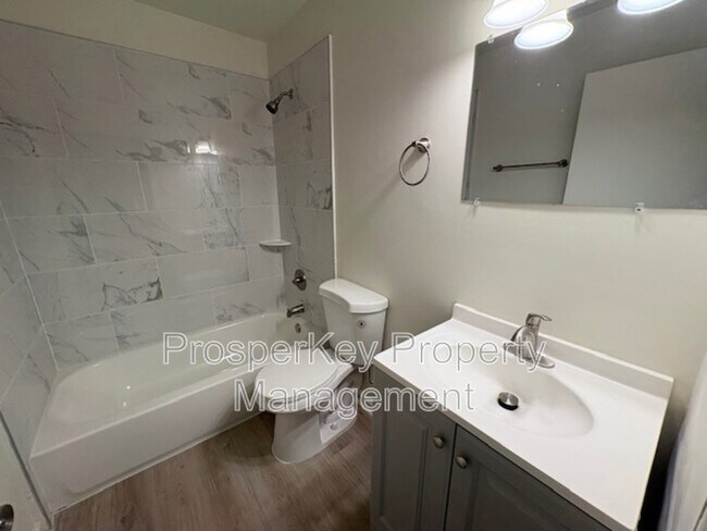 Building Photo - 2017 Courtland Ave