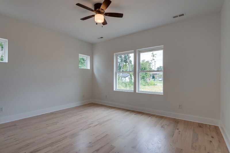 Building Photo - 214 Eisenhower Dr