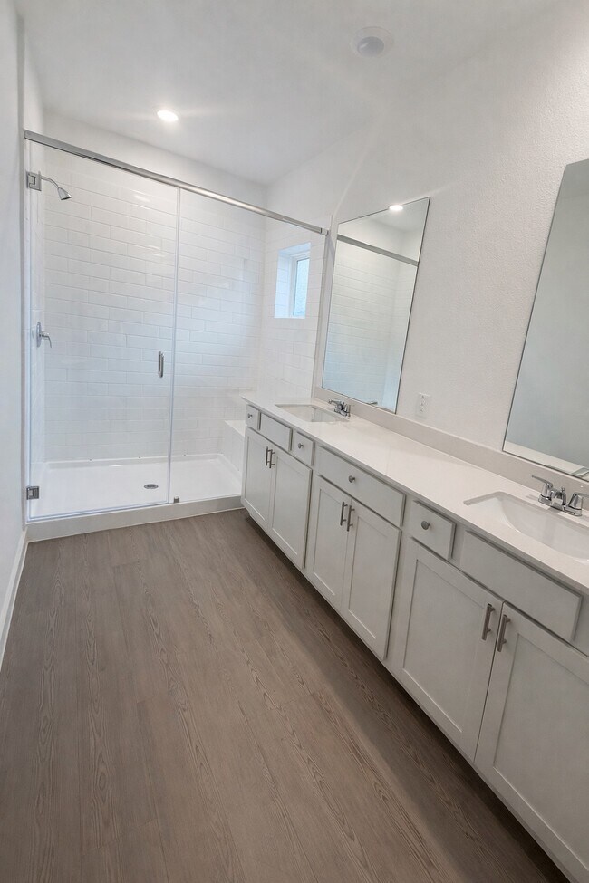 Building Photo - 2211 Salinas Dr