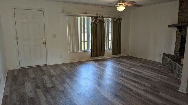 Building Photo - Charming 3/2 home in NE Ocala