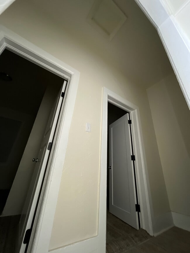 Building Photo - 104 Lake St