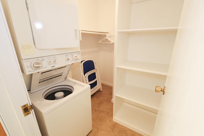 Building Photo - 77845 California Dr