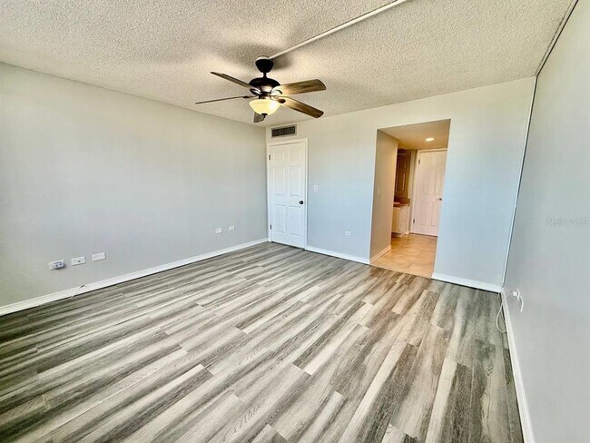 Building Photo - 500 Treasure Island Causeway