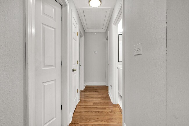 Building Photo - 3120 Pin Oaks Cir NE