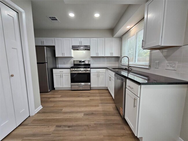 Building Photo - 1416 Hyridge Cir