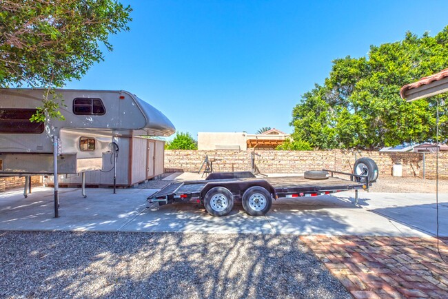 Building Photo - Spacious 2-Bedroom Home with Room to Roam ...