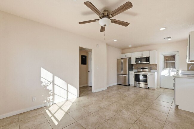 Building Photo - Great complex in Central Phoenix