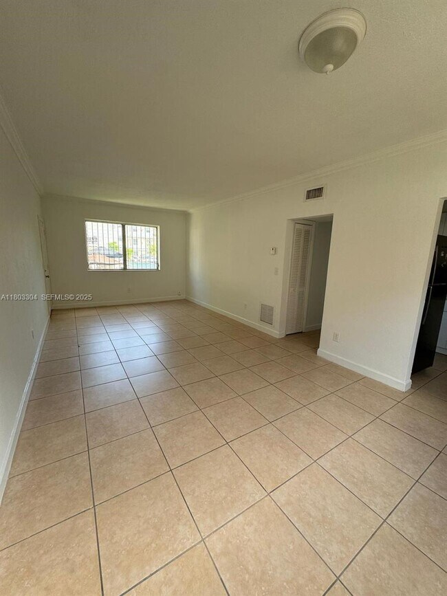 Building Photo - 120 SW 18th Ct