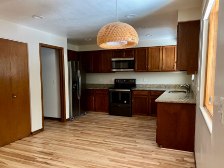 Building Photo - 9440 W 56th Pl
