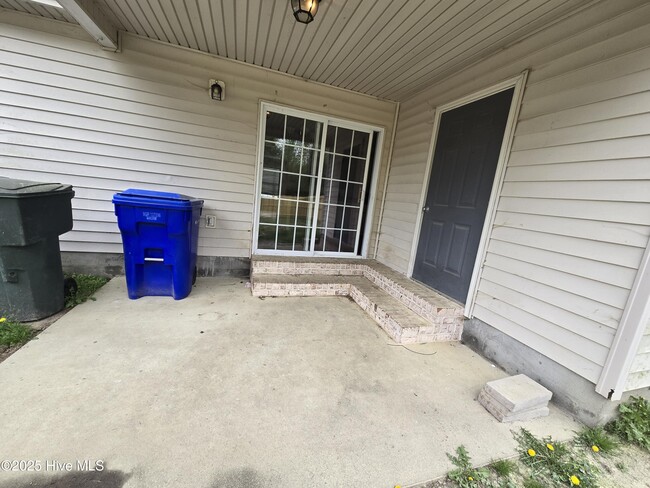 Building Photo - 1868 Cambria Dr
