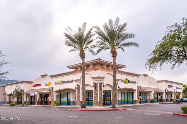 Building Photo - 1546 E Azalea Dr