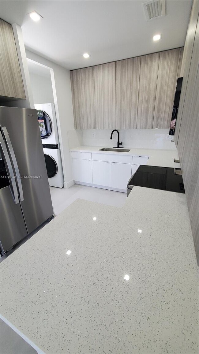 Building Photo - 6201 SW 22nd St