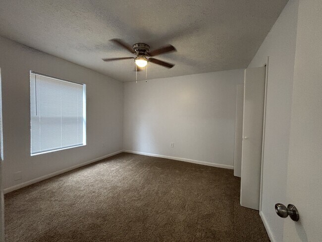 Building Photo - 345 Washington Dr