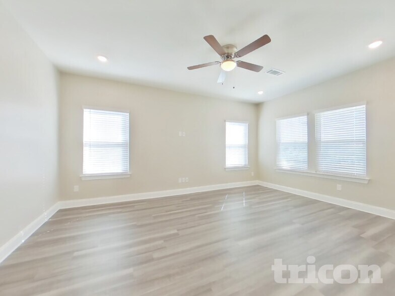 Building Photo - 1209 Dutch peak