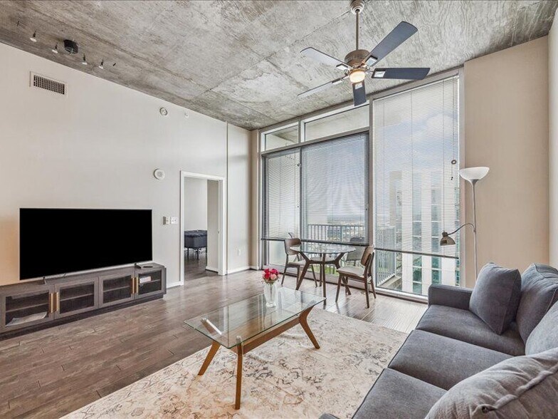 Building Photo - 5925 Almeda Rd