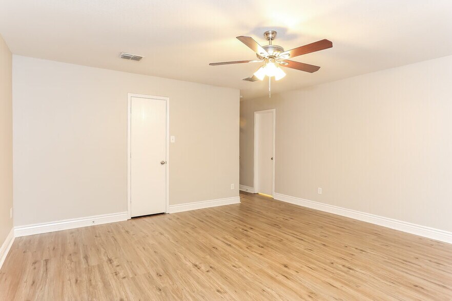 Building Photo - 8126 Stowe Springs Ln