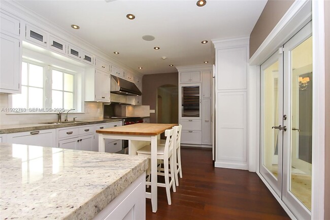 Building Photo - 1400 Alberca St