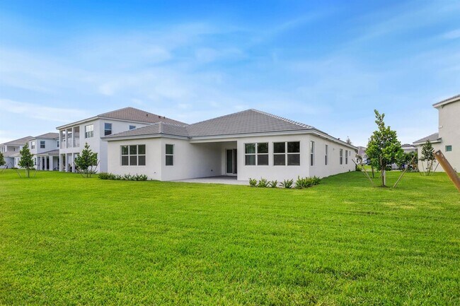 Building Photo - 15144 Wildwood Cir