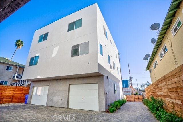 Building Photo - 11639 Burbank Blvd
