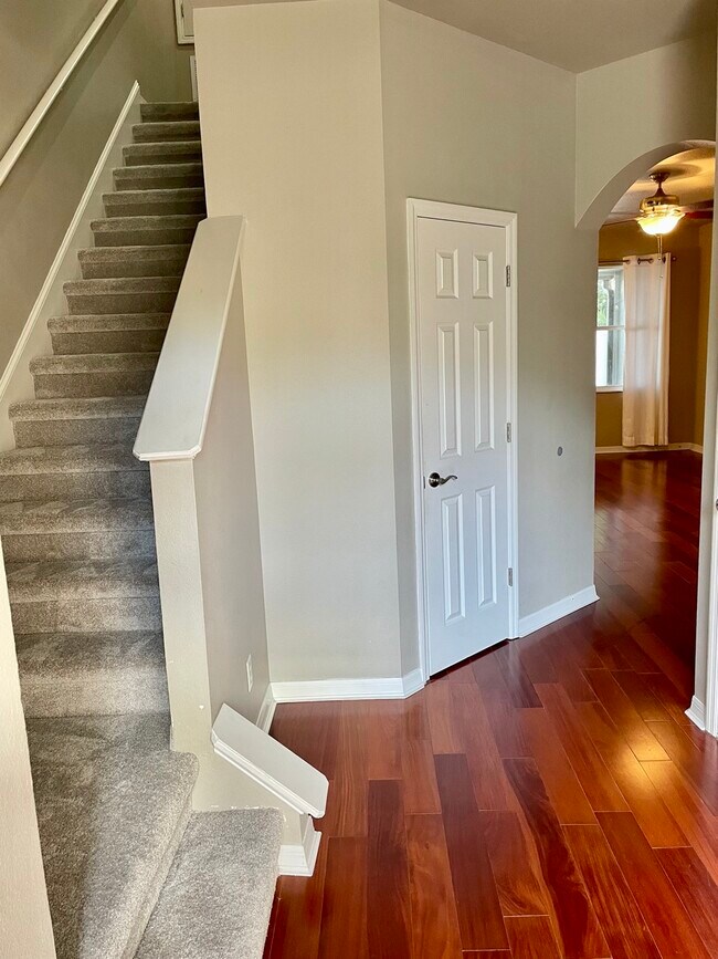 Building Photo - 643 Vallance Way NE