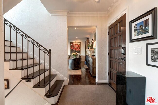 Building Photo - 6910 Los Tilos Rd