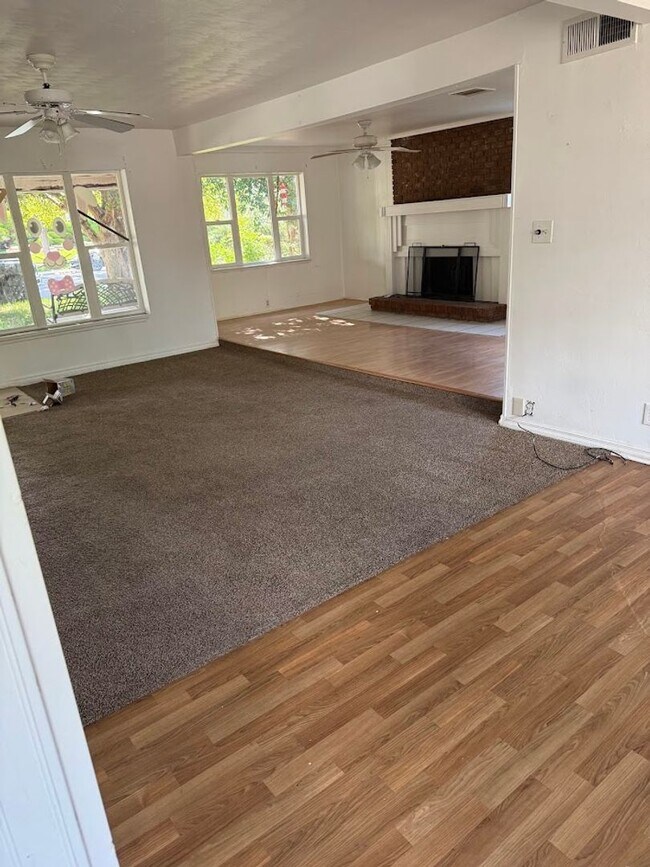 Building Photo - Long Realty & Property Management - 3 Bedr...