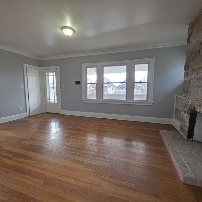 Building Photo - 3625 E 153rd St