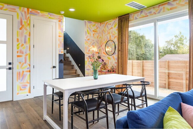 Building Photo - 2415 E 10th St