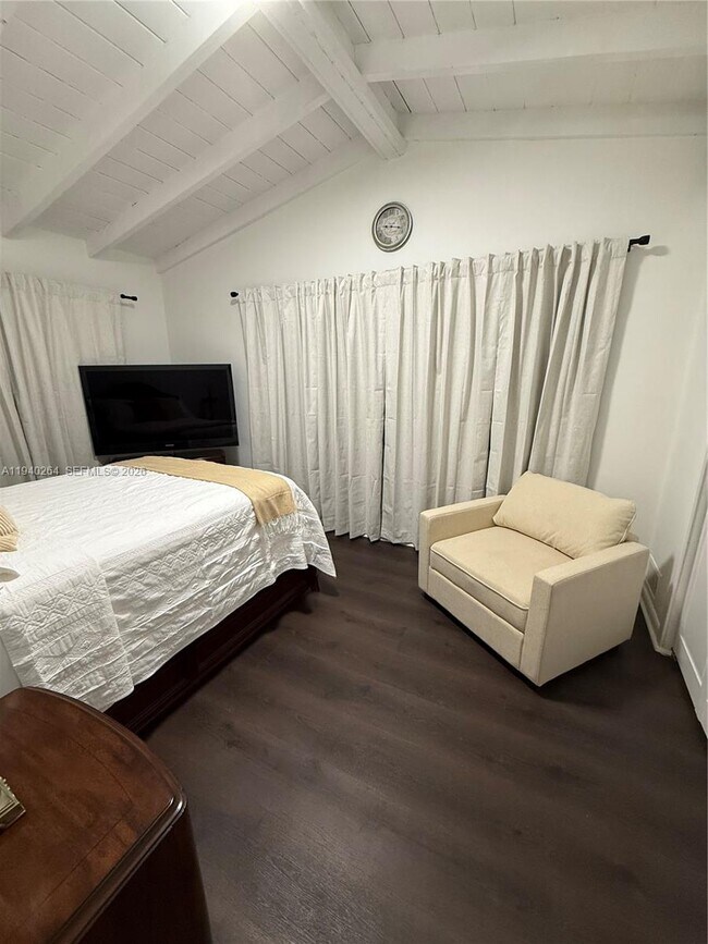 Building Photo - 2036 NE 21st Ave