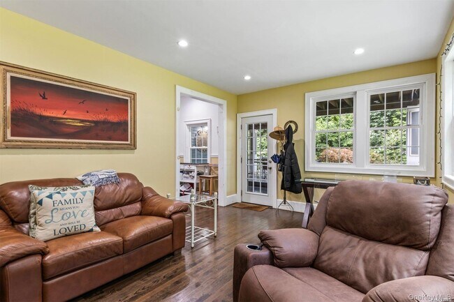 Building Photo - 245 Main St