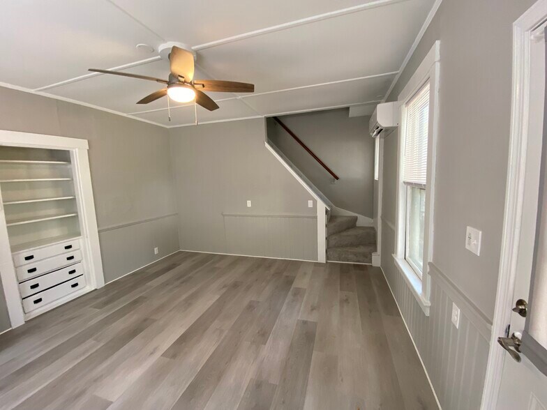Building Photo - 30B Elm St