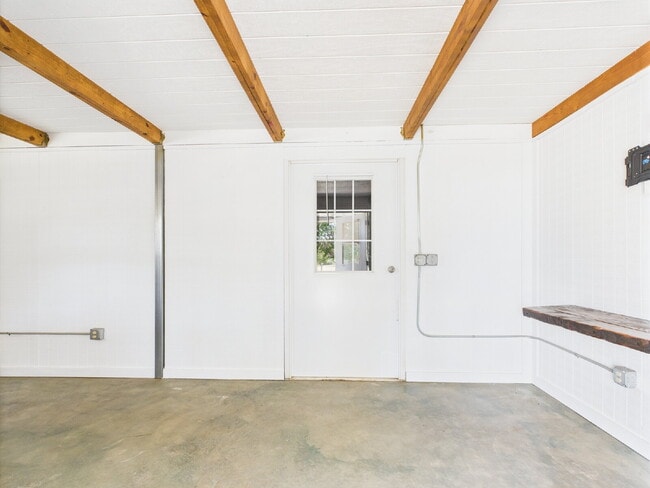 Building Photo - "Charming 1-Bedroom 1 Bathroom