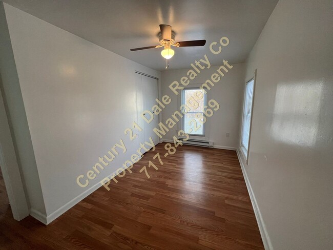 Building Photo - 3 Bedroom, 1 Bath Home in Spring Grove School District with Brand new LVP Flooring