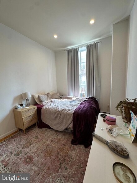 Building Photo - 322 S 11th St