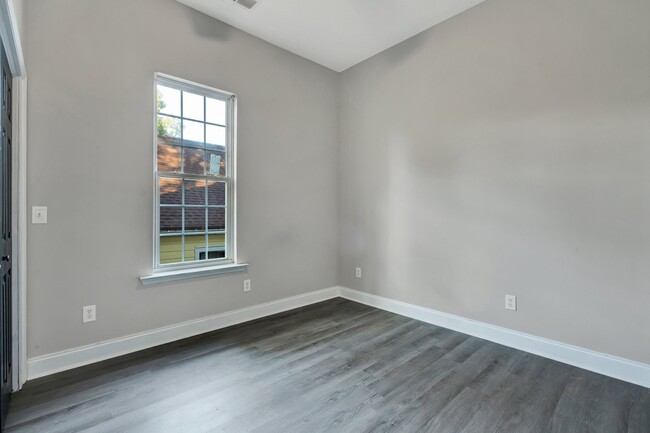 Building Photo - 4405 Grand Ave