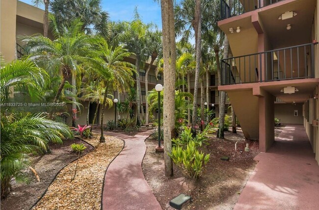 Building Photo - 10835 SW 112th Ave