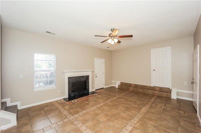 Building Photo - 5176 Round Table Dr