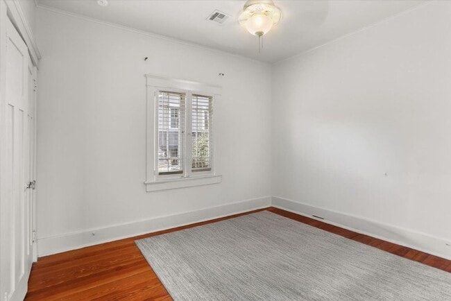 Building Photo - 5 BR- Available June 2027 lease - Renovated House steps from Campus!