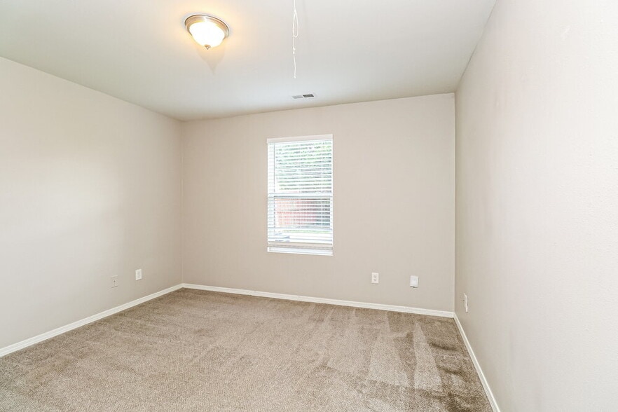 Building Photo - 5125 Valcourt Rd