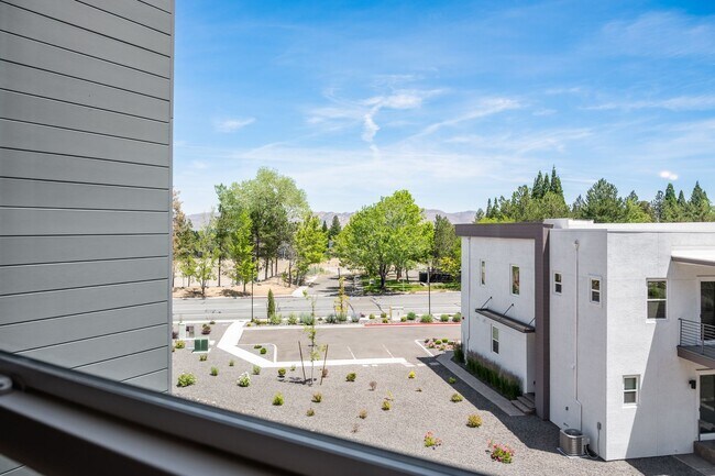 Building Photo - Immaculate New Build Just Steps from Laker...